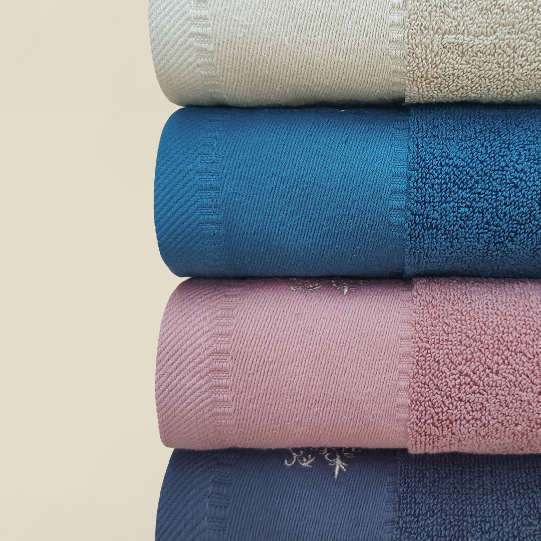 Embroidered Crest Bath Towel - 70 x 140 cm, 420 g view 3