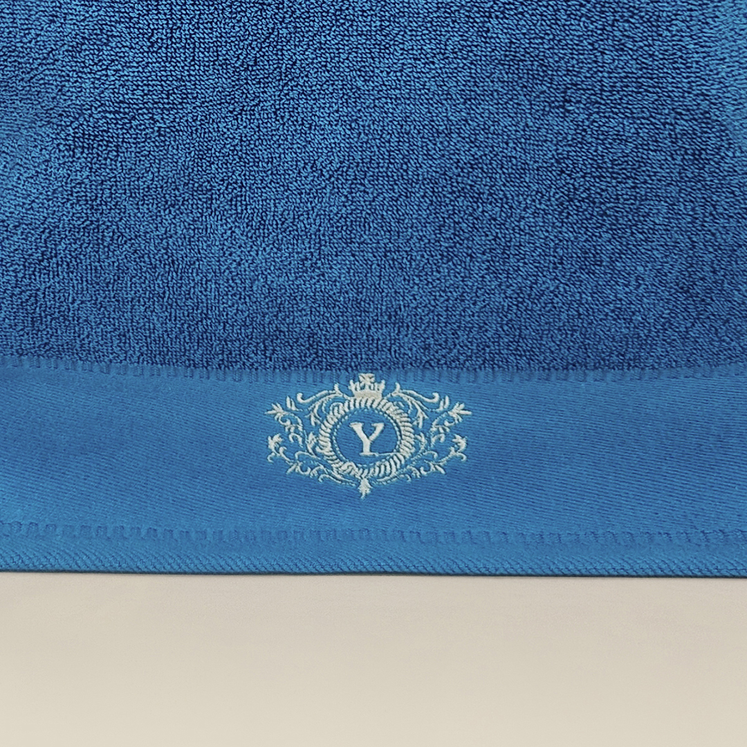 Embroidered Crest Bath Towel - 70 x 140 cm, 420 g