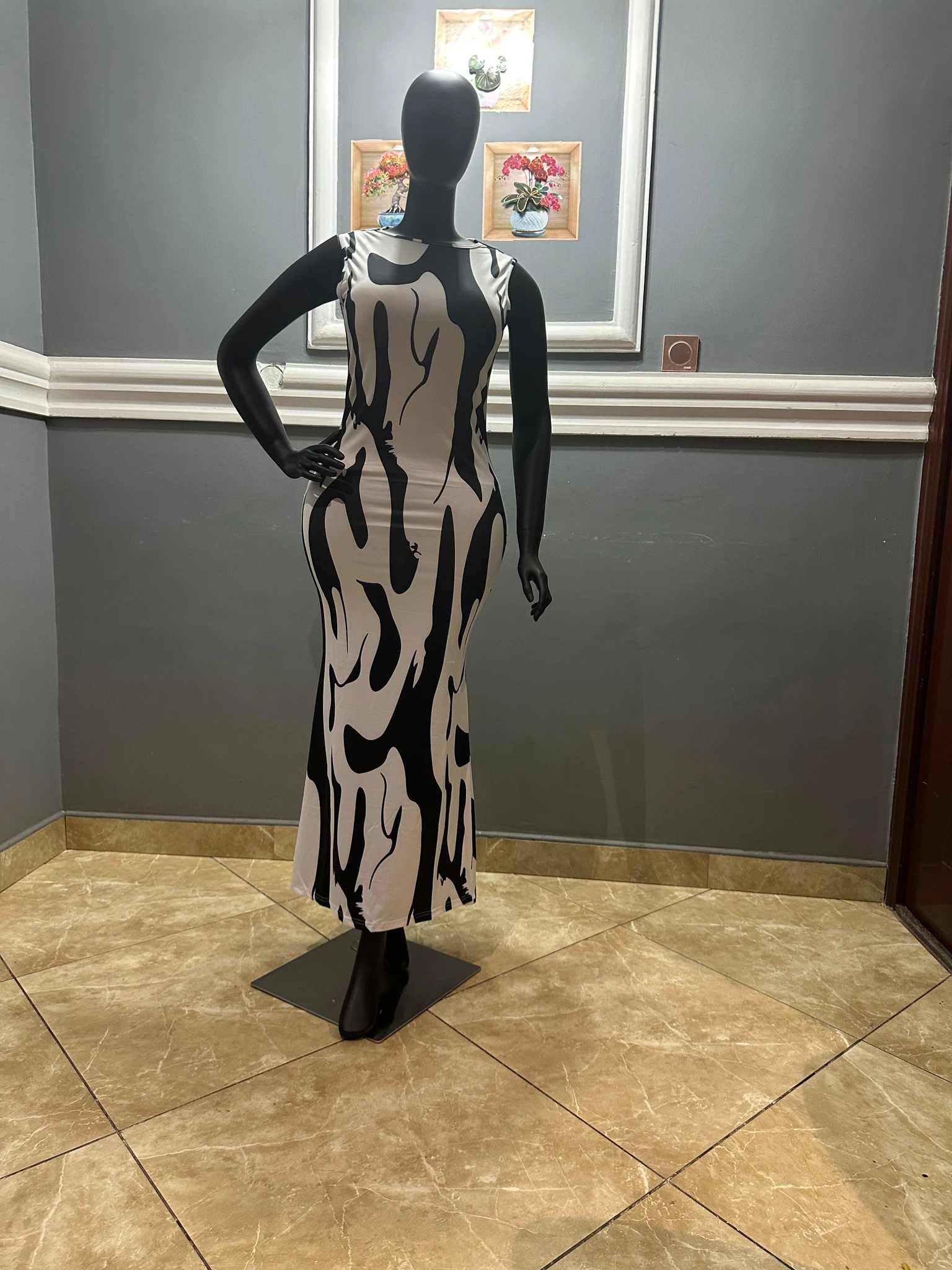 Women's Black-and-Beige Abstract-Print Sleeveless Maxi Dress