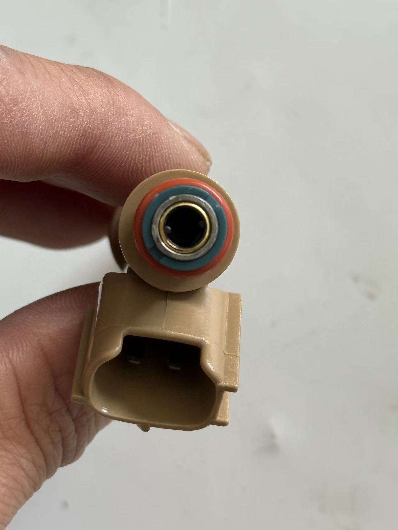 Toyota 23250-0T010 Fuel Injector view 3