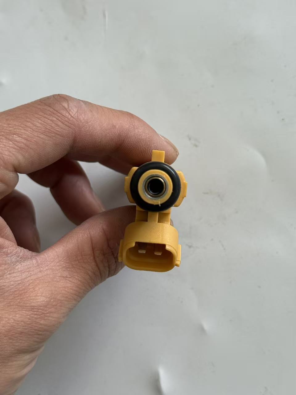 Hyundai 35310-2B020 Fuel Injector view 4