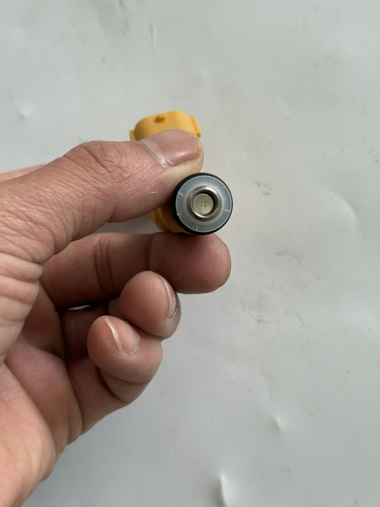 Hyundai 35310-2B020 Fuel Injector view 5