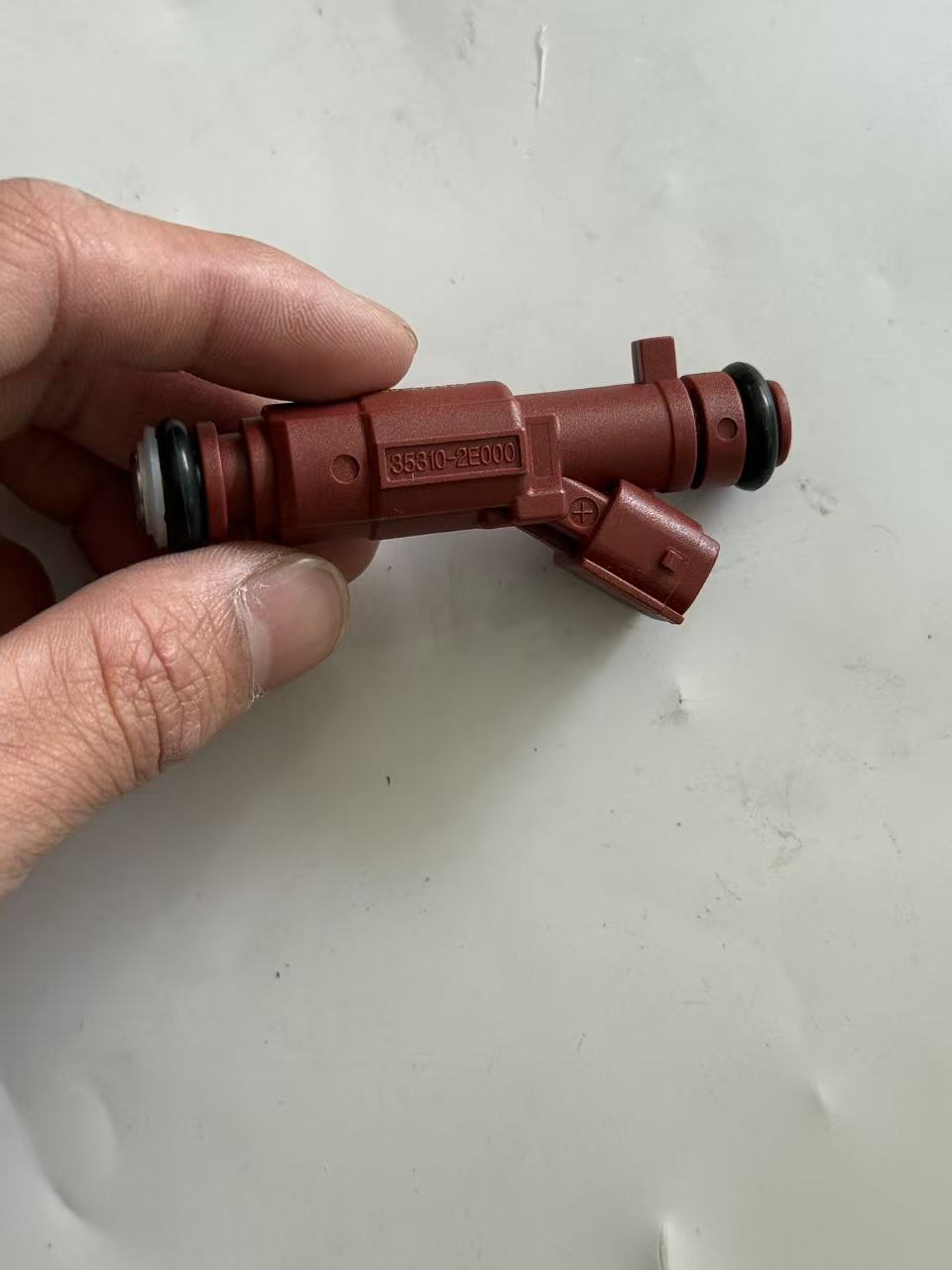 Hyundai 35310-2E000 Fuel Injector view 5