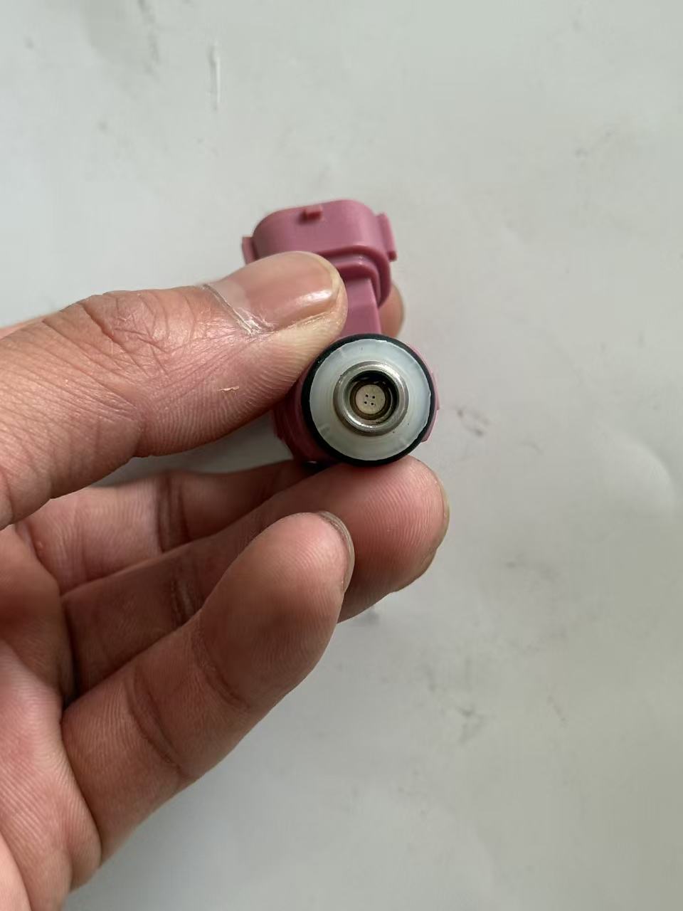 Hyundai 35310-37170 Fuel Injector view 3
