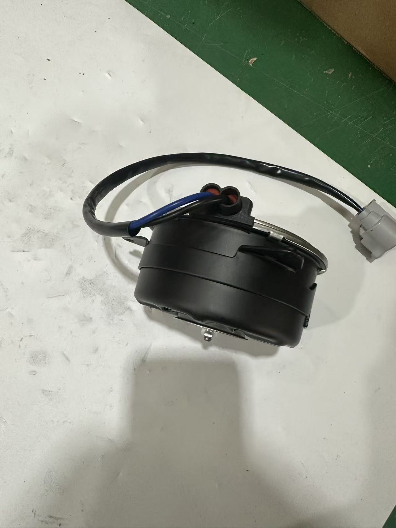 Toyota 16363-0T020 Radiator Fan Motor view 3