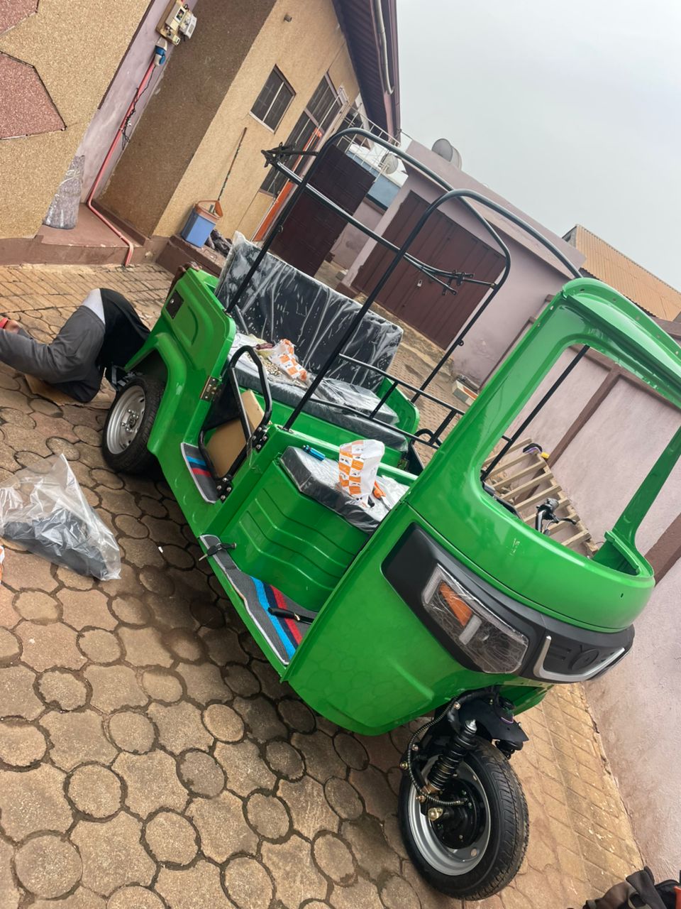 High-Spec Green Cabin Passenger Tricycle JSK-TRI-006 photo 1