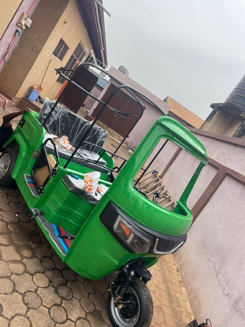 High-Spec Green Cabin Passenger Tricycle JSK-TRI-006 photo 2